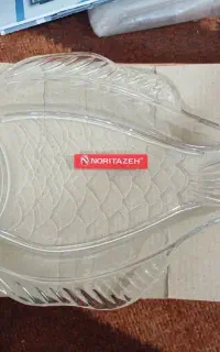 تعدادی ظرف پذیرایی