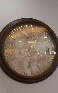 ساعت چوبی مدرن