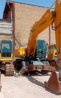 بیل مکانیکی 220کوماتسو  2010و هیوندا لاستیکی 200