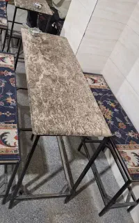 صندلی قهوه خونی ای