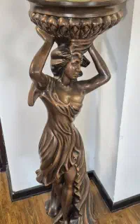 مجسمه گچی
