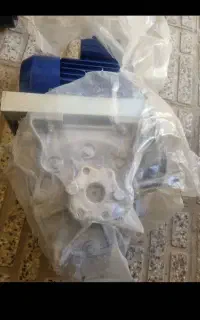 یک عدد موتور 3 فاز گریبکس دار پنجره گلخانه