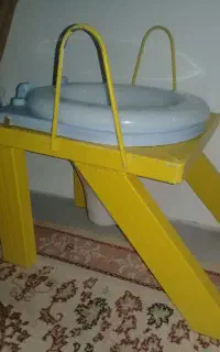 دستشویی فرنگی آهنی نو استفاده نشده 3دور رنگ خورده
