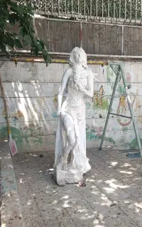 مجسمه گچی