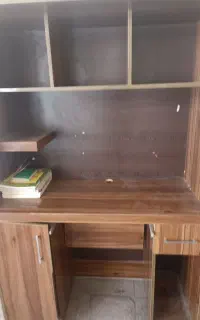 میز کامپیوتر و کتابخانه سالم تمیز