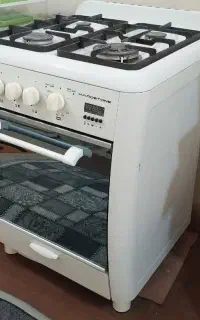 اجاق‌گازِ چهارشعله‌ی فِردارِ «هاردستون»
