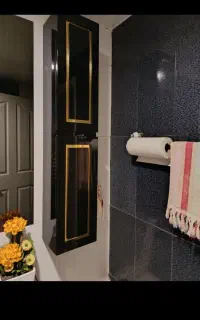 باکس کنار اینه دستشویی