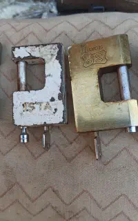 چهارتا قفل کتابی قدیمی محکم