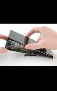 تعمیر و تعویض انواع LCD و باطری تلفن همراه