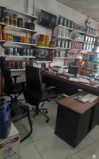 فروشنده و حسابدار خانم