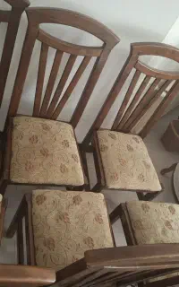 صندلی چوبی کاملا در حد نو