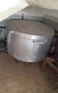 قابلمه روحی بزرگ و گاز چهارپایه بزرگ