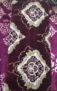 پشتی دیواری رنگ زرشکی