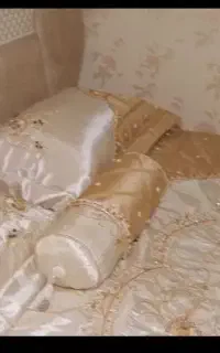 روتختی سنگدوزی شده جهاز همراه با کوسن و‌.