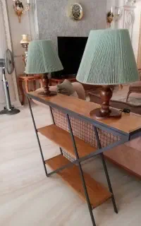 میز و آباژور