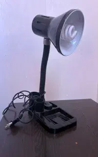 چراغ مطالعه سالم و نو