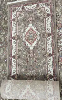 کناره  گردویی یک در ۴ متر در حد نو