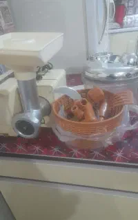 چرخ گوشت قدیمی سالم