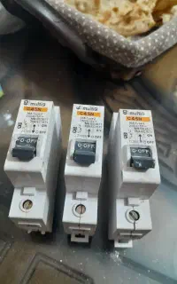 کلید برق منیاتوری