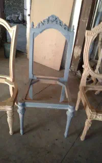 سلا تعدای صندلی تکی بفروش می رسد