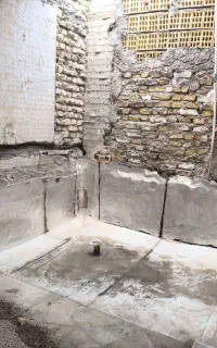 به استاد کار گچ خاک سفید