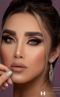 میکاپ و کاشت ناخن  در منزل با نصف قیمت