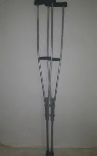 عصا زیر بغل بزرگسال