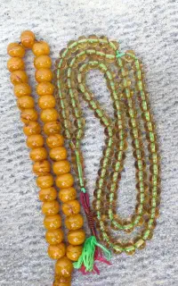 تسبیح کهربا و سندلوس