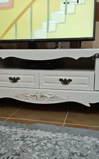 میز چوبی تلویزیون