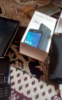تعدادی گوشی و تبلت