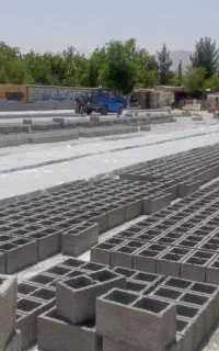 کارگر ساده در مصالح ساختمانی