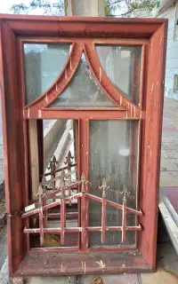 پنجره فلزی