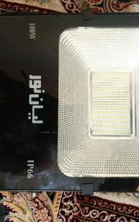 چراغ پرژکتوری ۱۰۰ وات