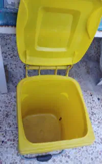 سطل زباله پدالی