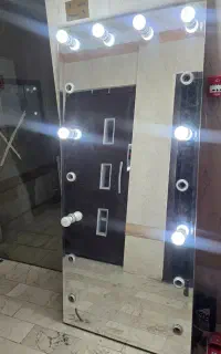 آینه قدی لامپ دار