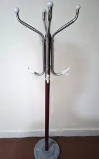 چوب لباسی پایه سنگی ایستاده