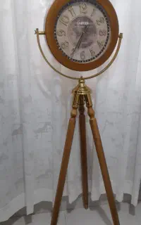 ساعت سه پایه