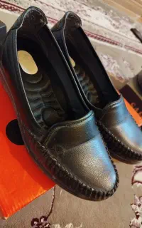 تعدادی کفش در حد نو