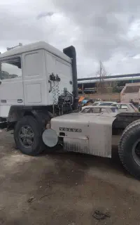 کامیون کشنده F12