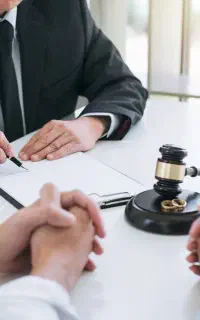 وکیل پایه یک دادگستری و مشاور حقوقی