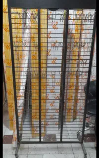 استند فلزی چرخدار