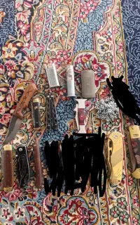 چند عدد فندک زنجیر وچاقو بامبوزن ویک ساعت وترازو