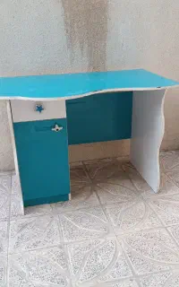 میز کامپیوتر در حد نو