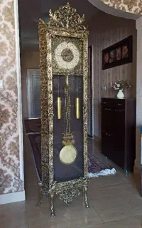 ساعت ایستاده برنزی