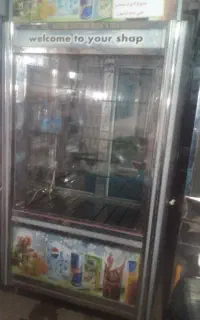 یه عدد یخچال مغازه باموتور فرانسه