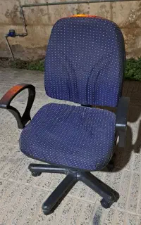 صندلی اداری چرخدار سالم