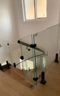 نرده شیشه ای خم