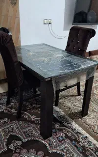 میز نهار خوری، ۴ نفره، همراه با ۴ عدد صندلی