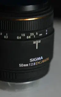sigma f2.8 50mm macro  لنز سیگما