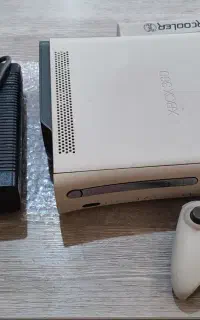 Xbox 360 Fat کامل و سالم+دسته+آداپتور+فن خنک‌کننده